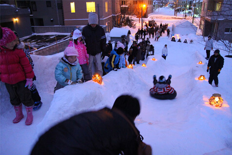 手宮線の人気プログラム「スノー滑り台」