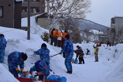 「小樽雪あかりの路」は2000人を超えるボランティアに支えられている