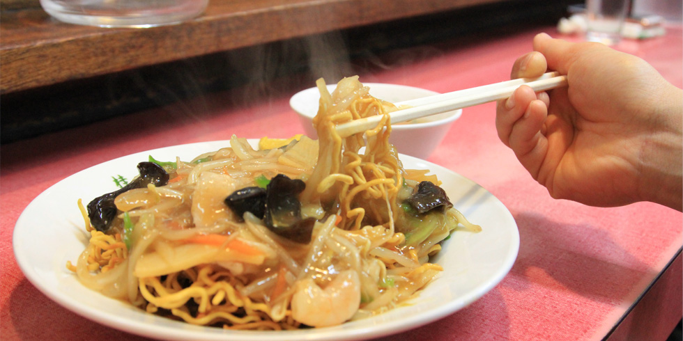 桂苑のあんかけ焼きそばメイン