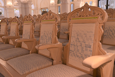 「音楽堂」のイス