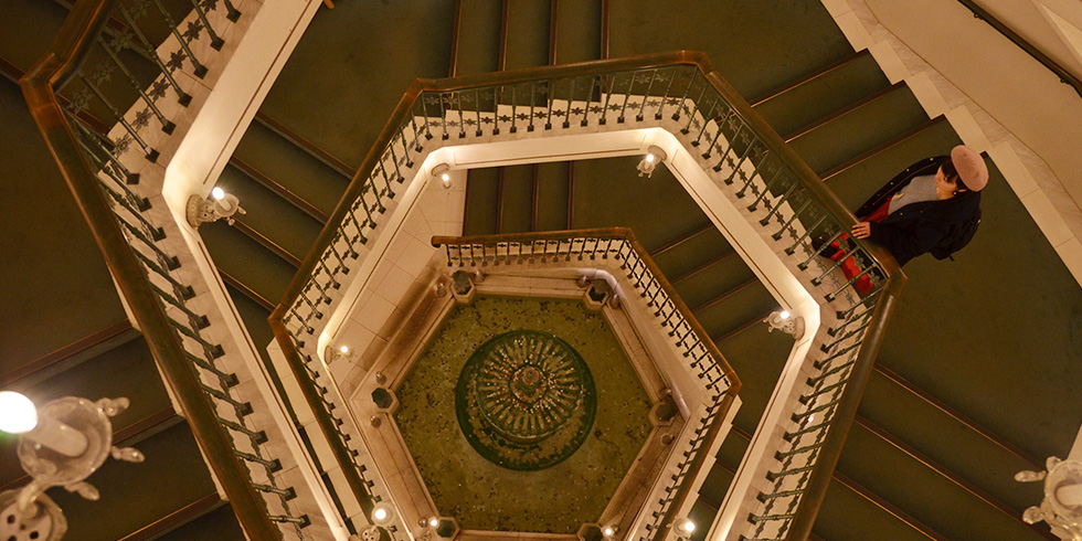 雪の美術館　らせん階段