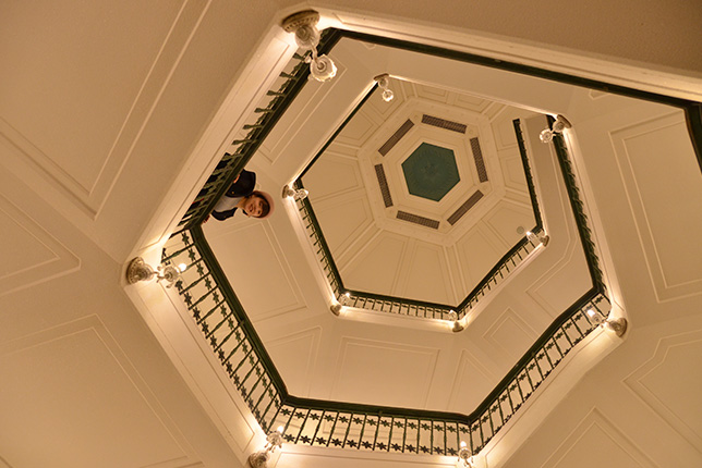 雪の美術館　らせん階段