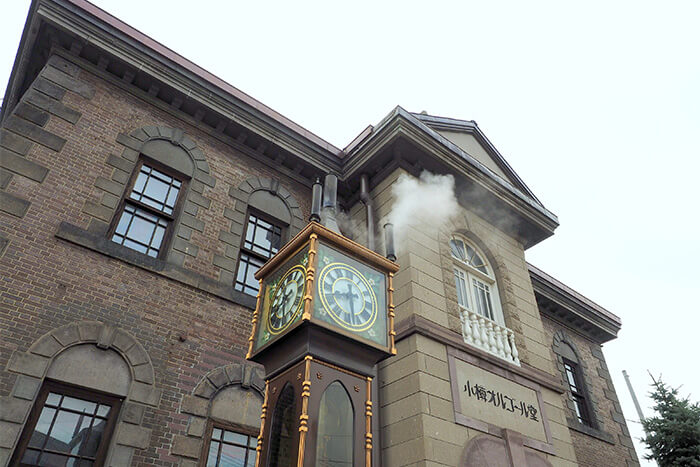 小樽オルゴール堂本館と蒸気時計