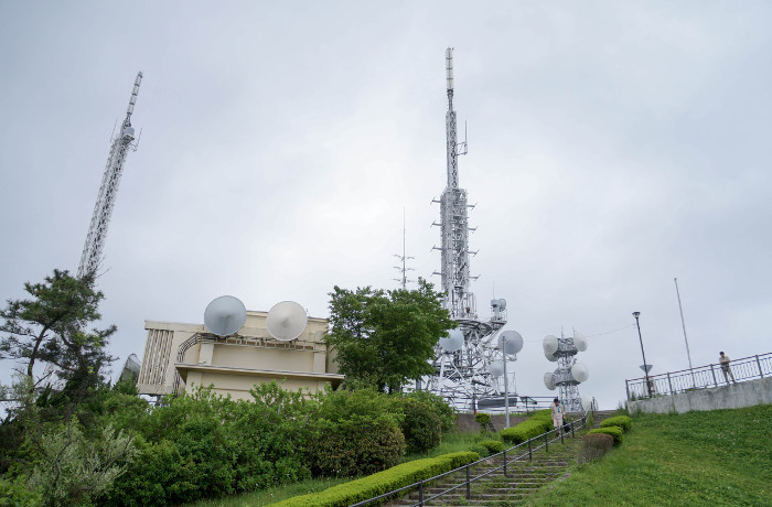 展望台駅周辺には各地元放送局のテレビ塔