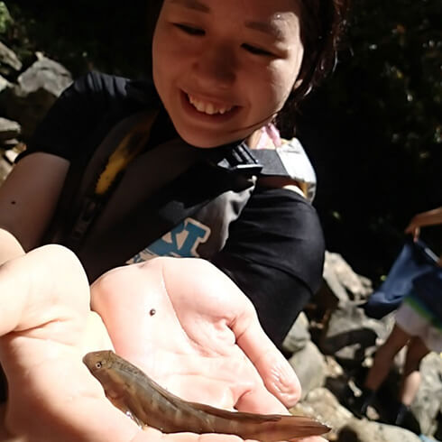 現地の人は滝つぼでこう遊ぶの記事イメージ