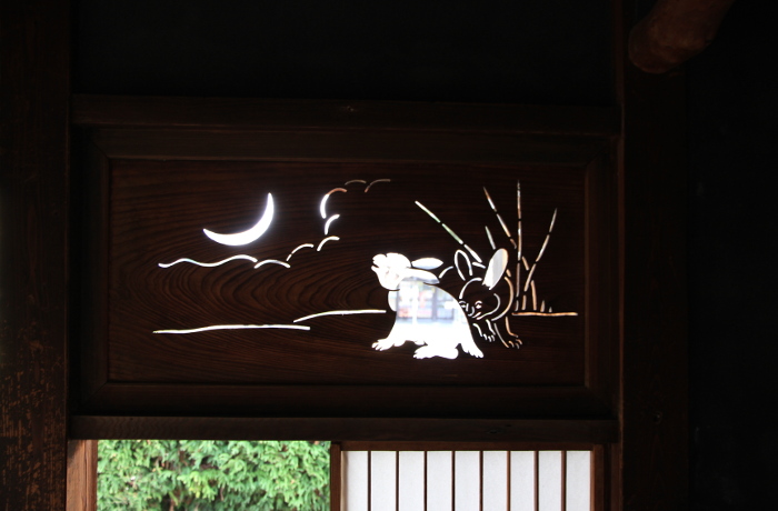 欄間の透かし彫り