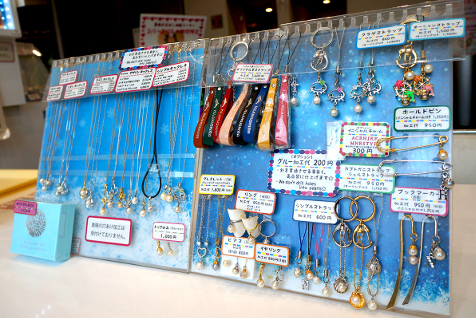 真珠を使った携帯ストラップやアクセサリー