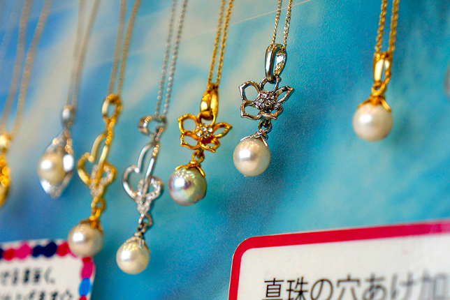 真珠の玉出し体験