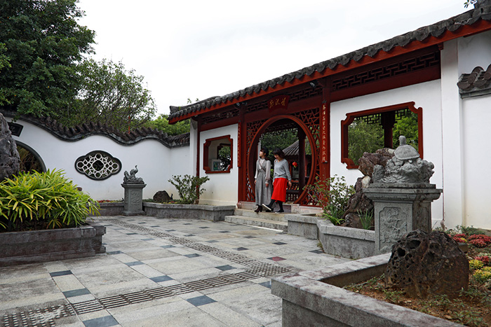 那覇中心部にひっそりと広がる水と緑に満ちた癒やしの空間　福州園