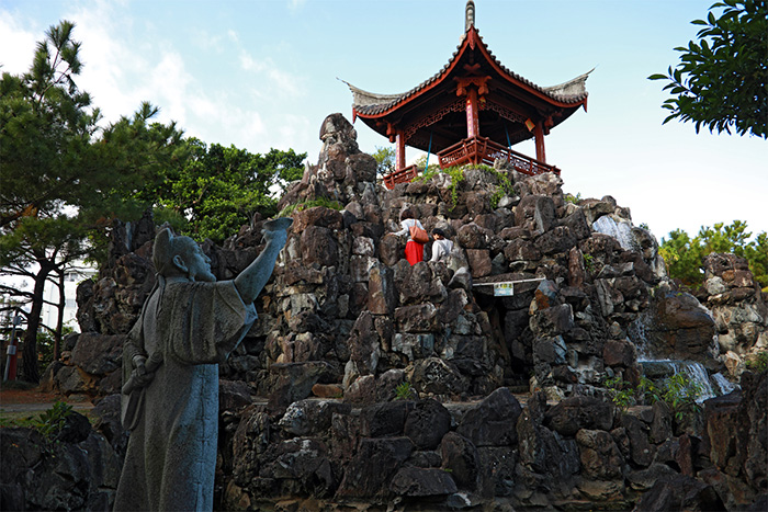 那覇中心部にひっそりと広がる水と緑に満ちた癒やしの空間　福州園