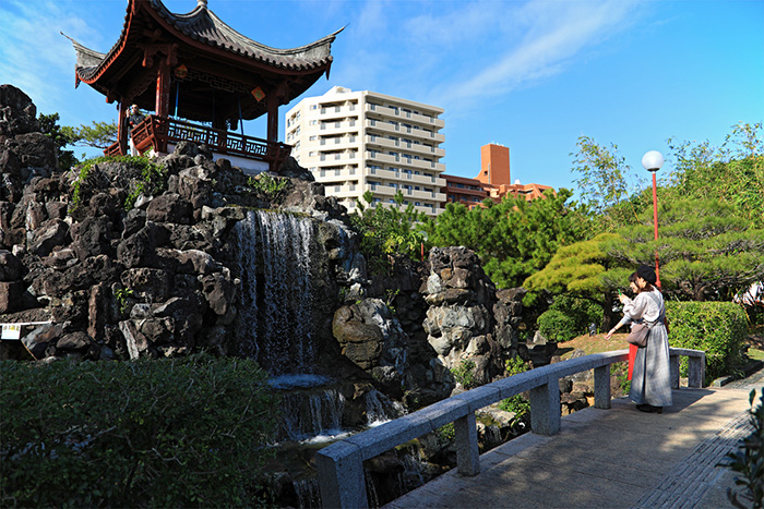 那覇中心部にひっそりと広がる水と緑に満ちた癒やしの空間　福州園