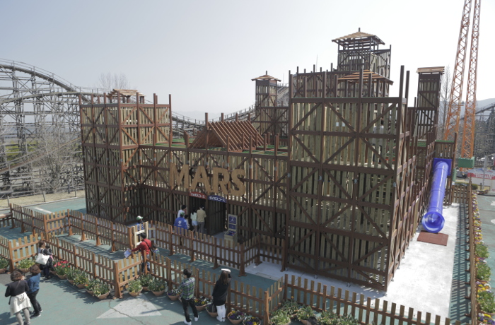 砦型の立体迷路「三次元迷路マーズ」