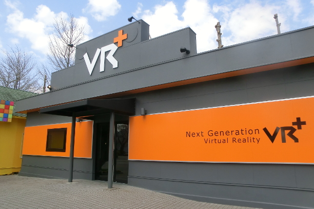 最新の人気アトラクション「VR＋」を体験