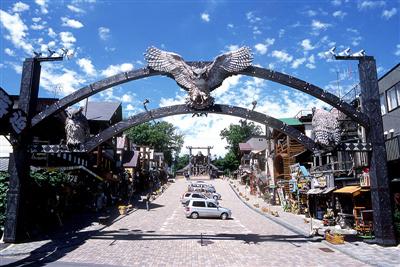 釧路市阿寒湖畔にあるアイヌコタンでは、今でもアイヌ文化が伝承されている