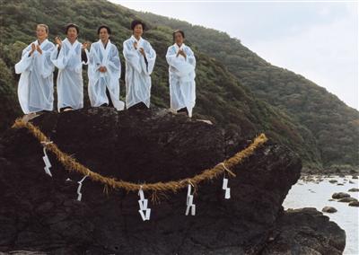 海の神に豊作を祈願する平瀬マンカイの様子