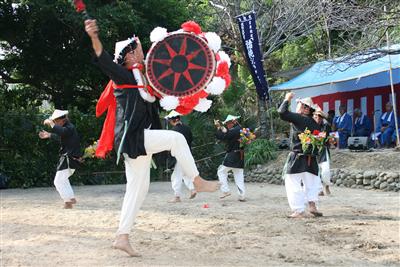 加計呂麻島に伝わる民俗芸能諸鈍シバヤ（演目は高キ山）