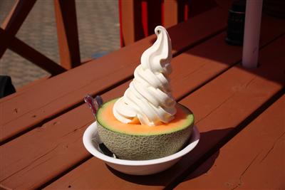 サンタのひげメロンソフトクリーム