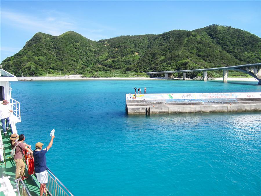 船から眺める阿嘉島