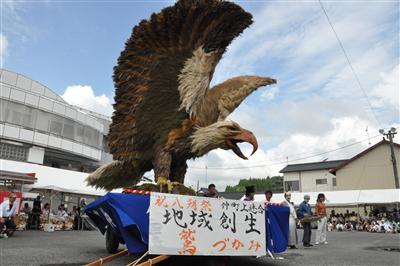 自然の材料だけで造られた八朔祭の「大造り物」
