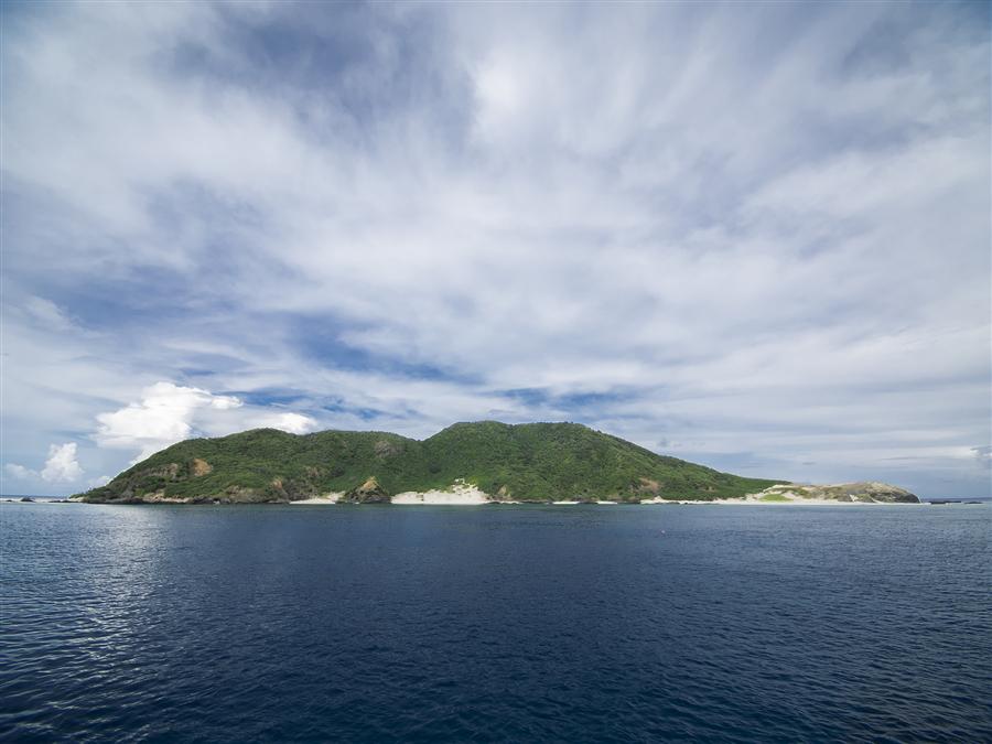 無人島の中島へ