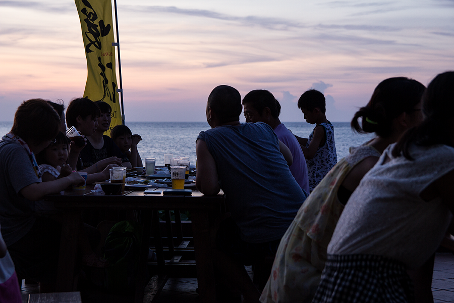 リザンシーパークホテル谷茶ベイの 沖縄屋台村 はなぜ人気 秘密を調査 ニュース たびらい