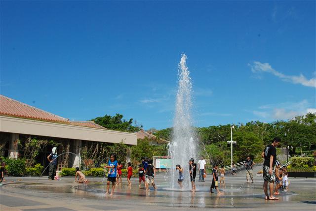 海洋博公園中央にある噴水広場