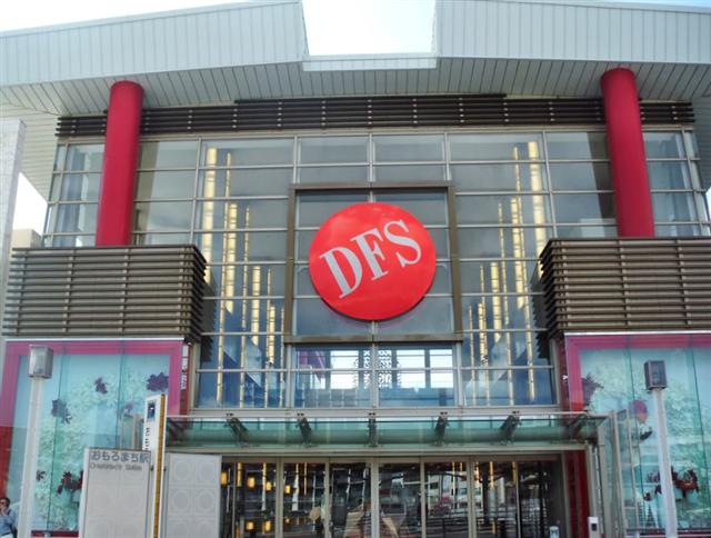モノレールおもろまち駅直結の免税店DFS「Tギャラリア 沖縄」