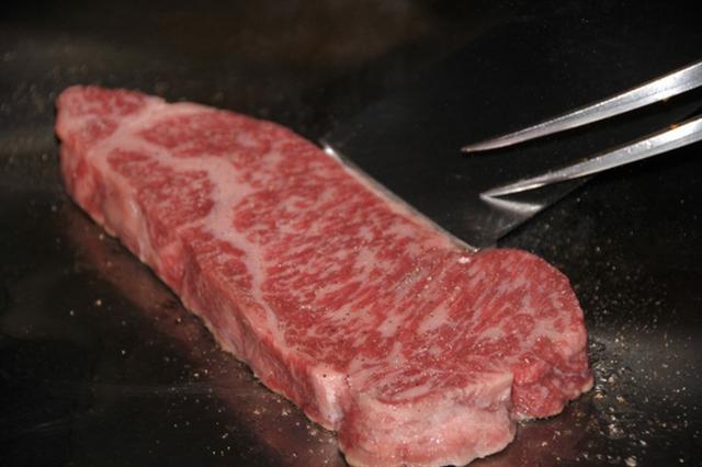 石垣牛のステーキ（写真提供／OCVB）
