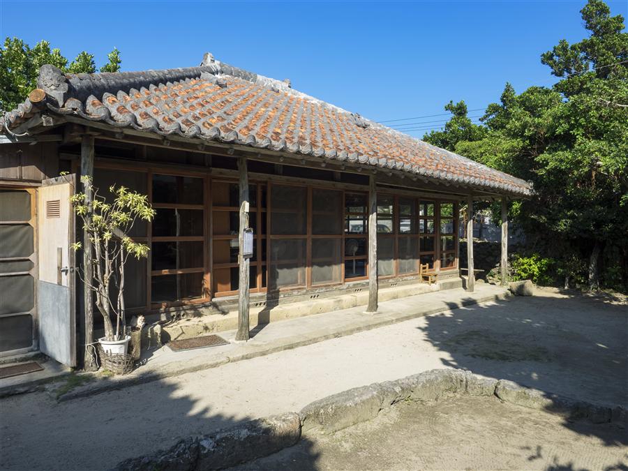 浜集落にある古民家の食堂「てぃーらぶい」