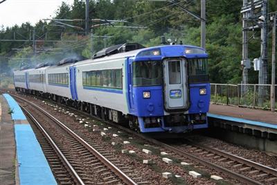 雄大な原野を横切り最北へと走る「サロベツ」（提供：JR北海道）