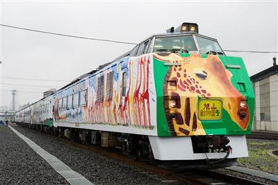 動物がたくさん描かれた楽しい車体（提供：JR北海道）