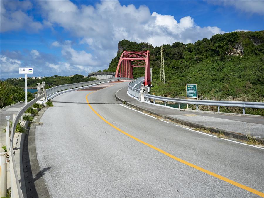 伊計島へ続く橋・伊計大橋