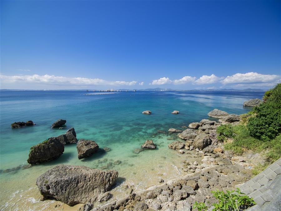 伊計大橋の手前から見える海