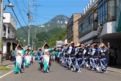 知床開き「千人踊り」