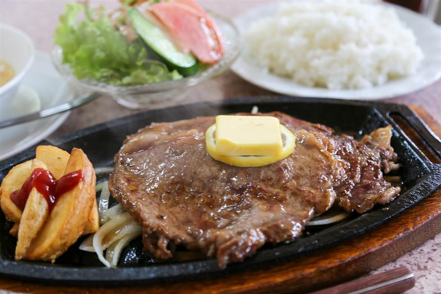 「エースバーガー」のリブロースステーキ