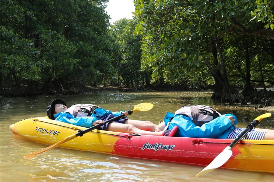 カヤックの上で休息