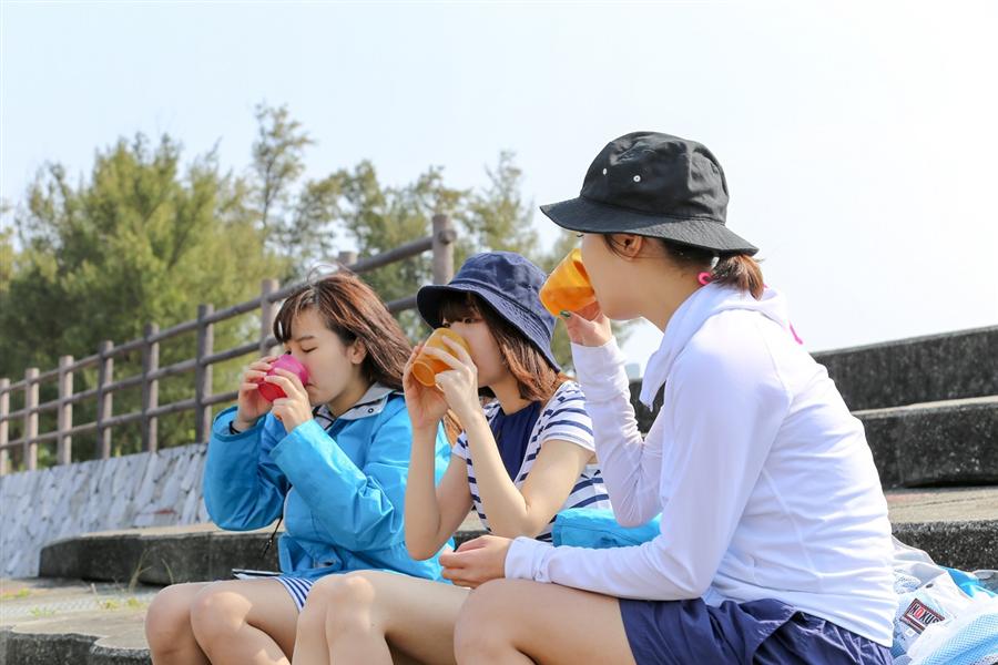 さんぴん茶を飲んで休憩