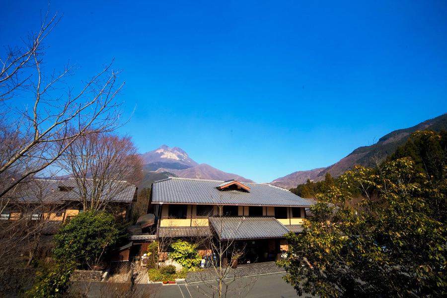 敷地から見える雄大な由布岳