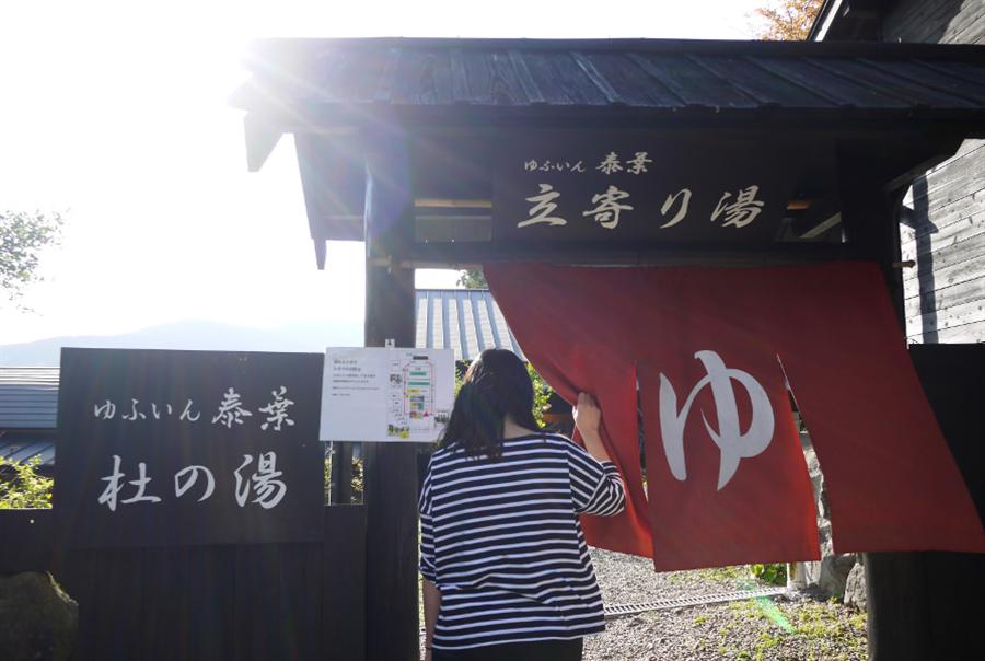 広大な敷地には多数の貸切露天風呂がある