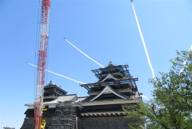 「熊本復興　飛翔祭」でブルーインパルスが飛行