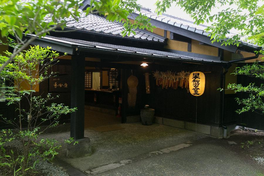 どこか懐かしくて心地良い古民家風の造り