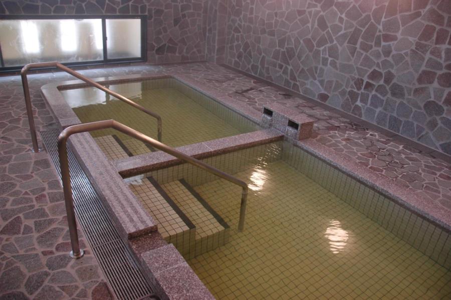 「あつ湯」と「ぬる湯」。お好みでどうぞ