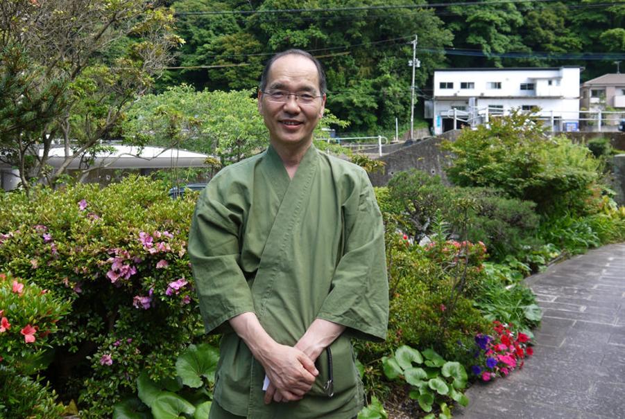 住職の芹川さん。優しい口調でいろんな話を聞かせてくれます 住職の芹川さん。優しい口調でいろんな話を聞かせてくれます