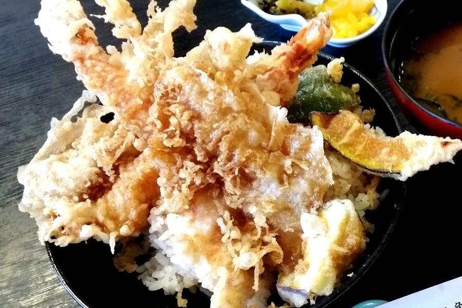 安い！ボリューム満点！美味しい！の3拍子揃った「特上天丼」
