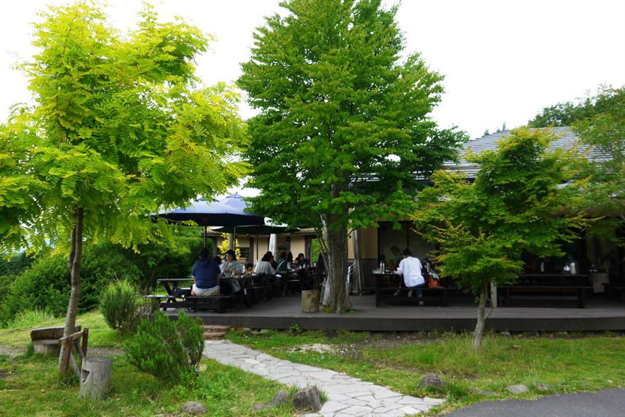 由布院盆地を見渡すことができるテラス席 由布院盆地を見渡すことができるテラス席