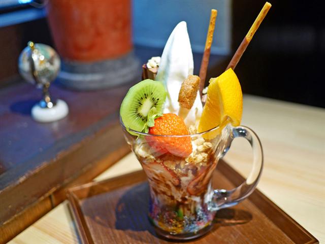 狸小路アグリーダック4