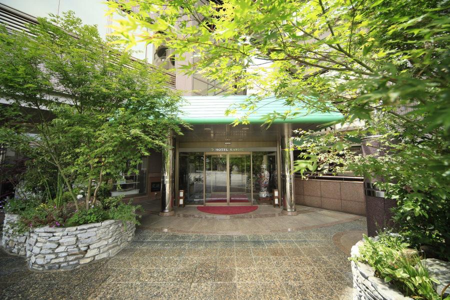 緑と花々がお客様を出迎えてくれます 緑と花々がお客様を出迎えてくれます