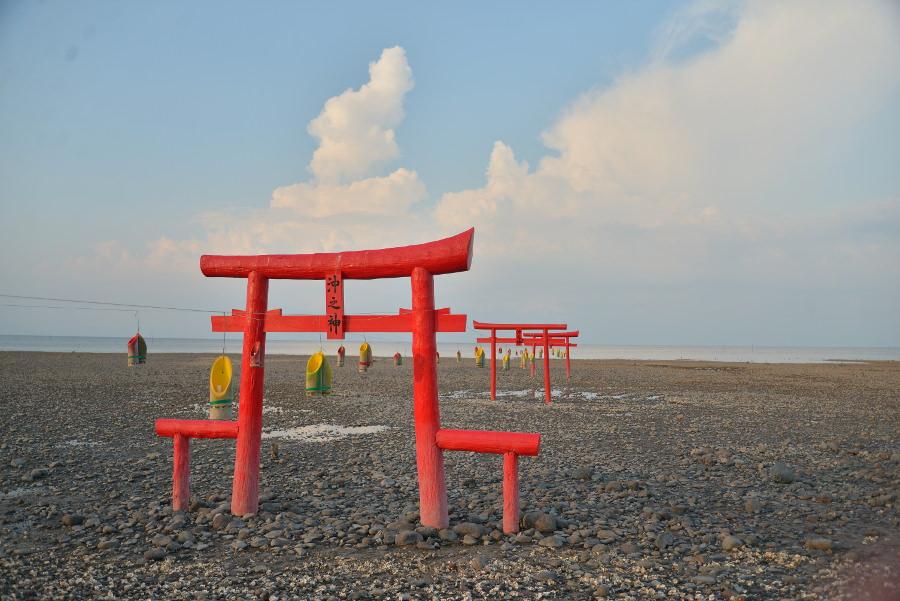 海の守り神として30年ごとに建て替えられる海中鳥居 「海の守り神として30年ごとに建て替えられる海中鳥居