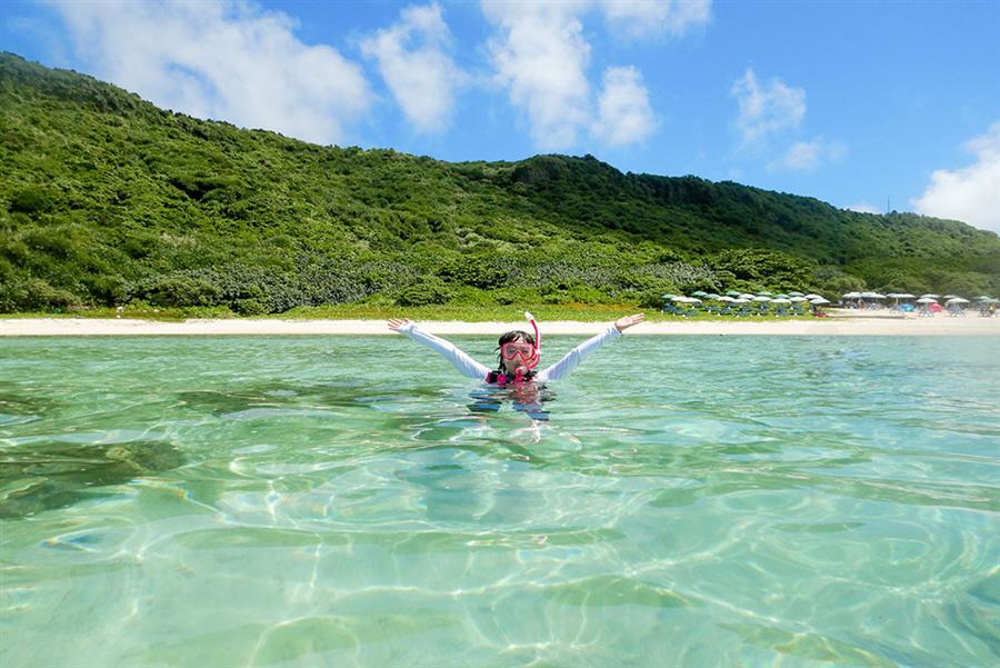 宮古の海の世界でシュノーケリング