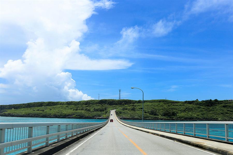 宮古島と来間島をつなぐ来間大橋